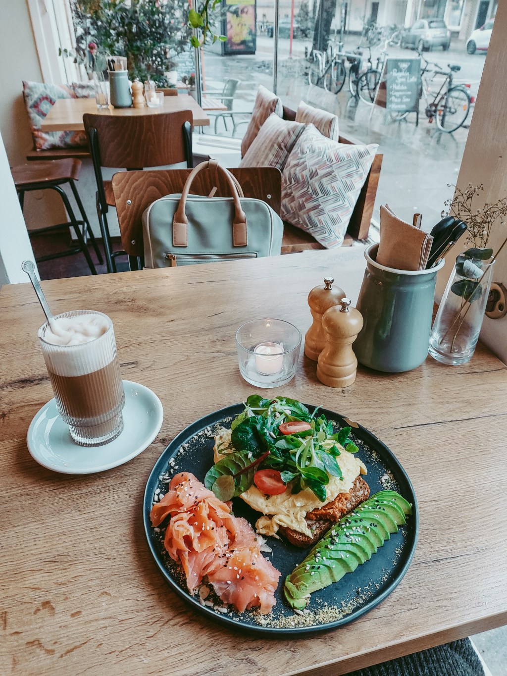 A Tale of Two Breakfasts at Café Mama&nbsp;Silvia